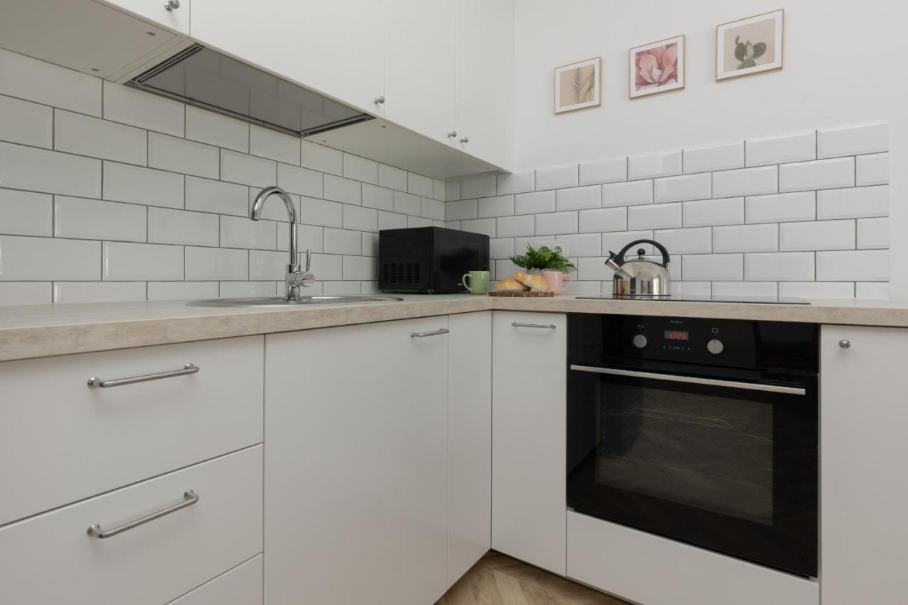 ורשה Ursus Sunny Studio For 4 Guests With Parking & Balcony By Noclegi Renters מראה חיצוני תמונה