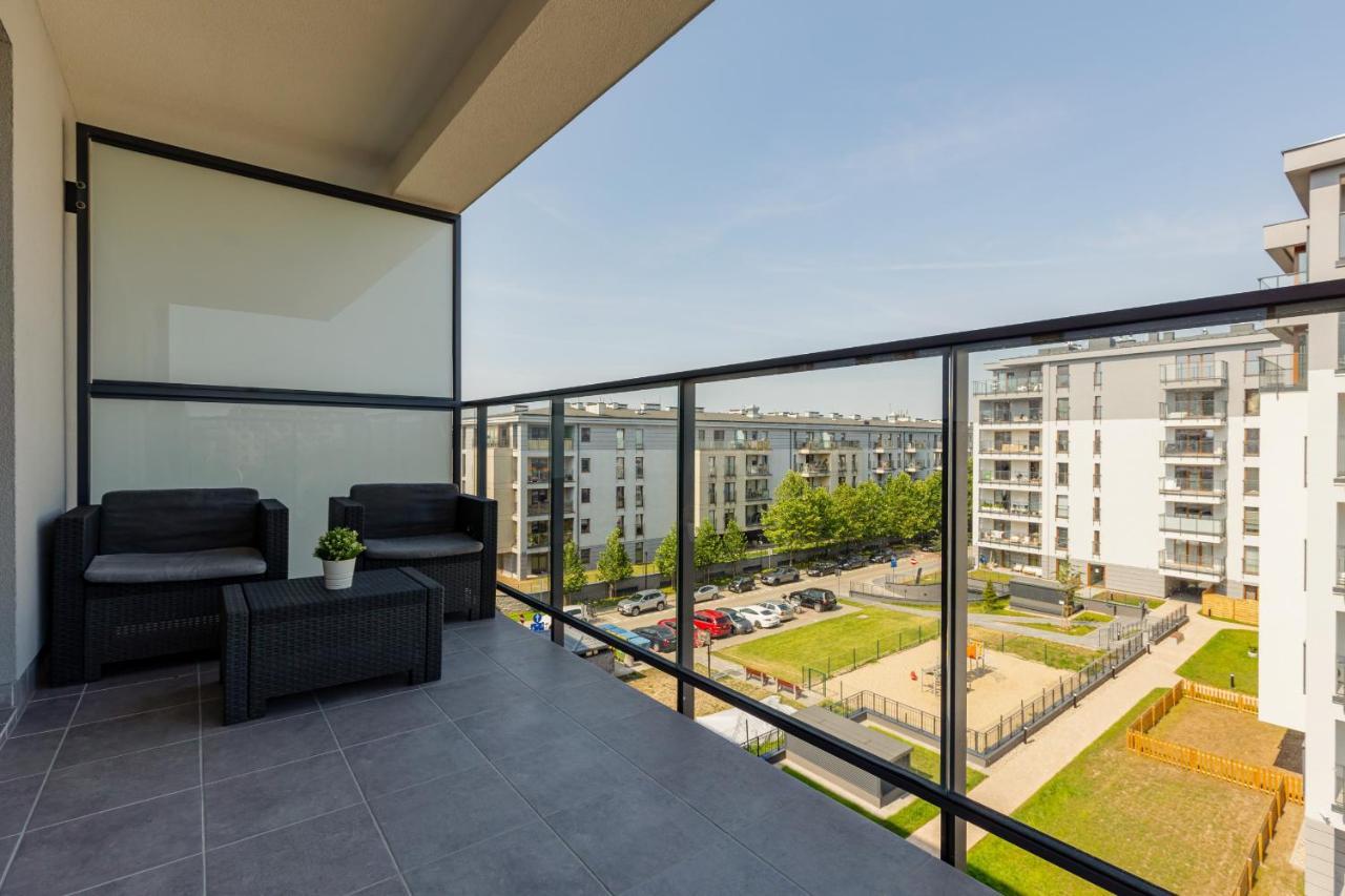 ורשה Ursus Sunny Studio For 4 Guests With Parking & Balcony By Noclegi Renters מראה חיצוני תמונה